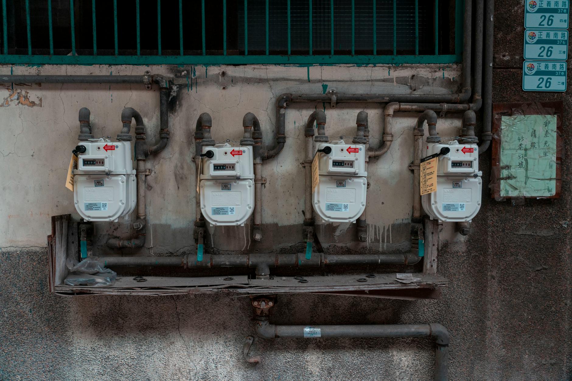 **Aprile 2026: il mese critico per rinegoziar gas e luce prima della stagione estiva – strategie per non pagare i picchi di transizione**